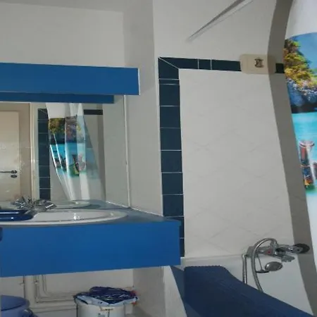 Studio With Street View 168 * אגדה